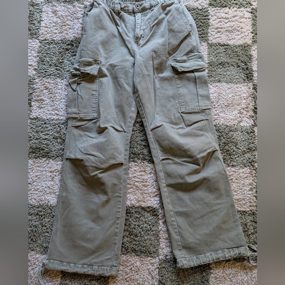 Q2 Olive Cargo Pants